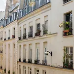 Luxury 2 Bedroom 2 Bathroom Apartment - Louvre