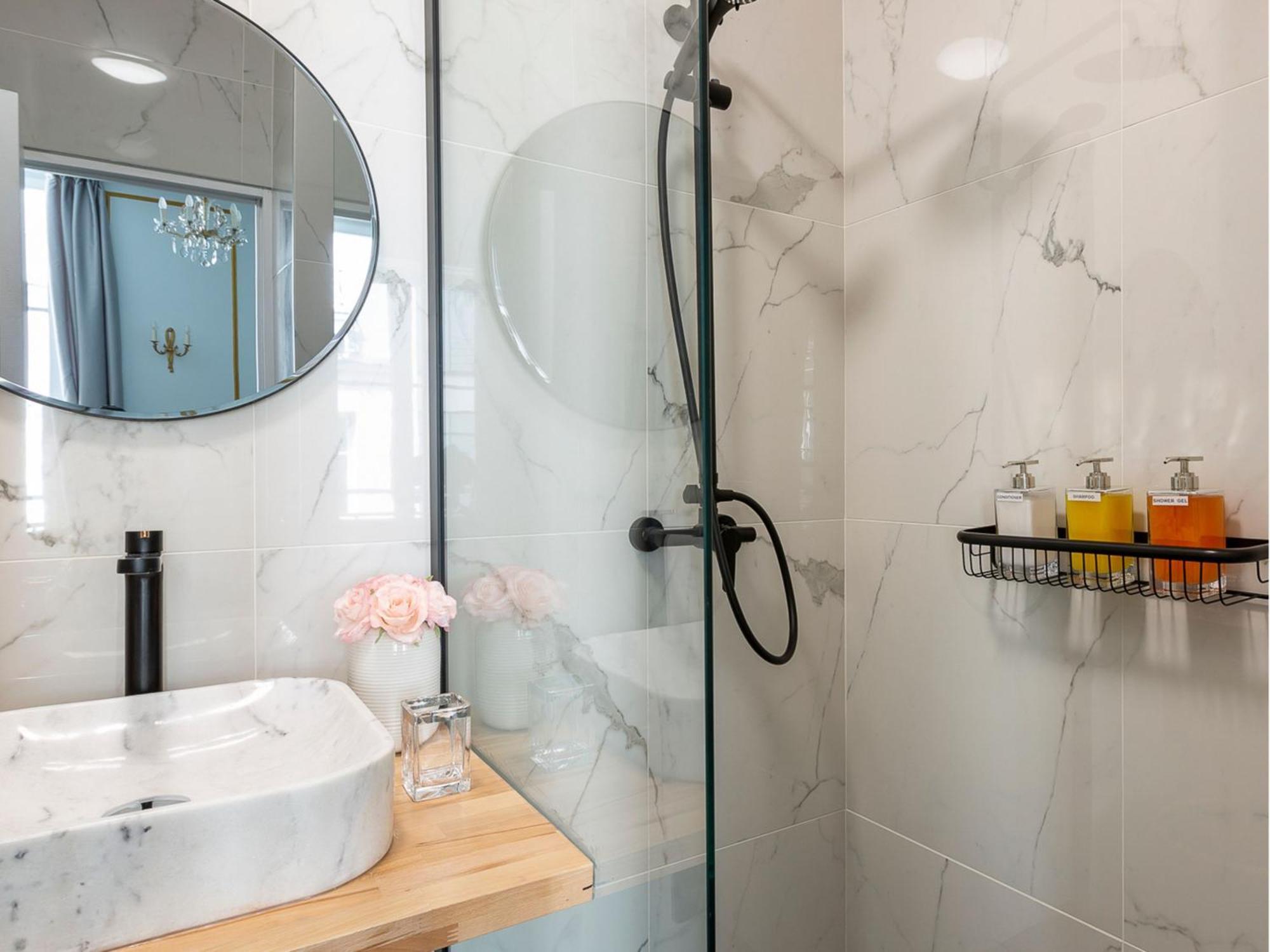Luxury 2 Bedroom 2 Bathroom - Louvre *